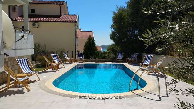 Апартаменты Porto Bello ( Lux apartment with pool) Баошичи-4